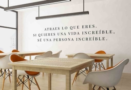 Atraes-Lo-Que-Eres.-Si-Quieres-Una-Vida-Increíble,-Sé-Una-Persona-Increíble